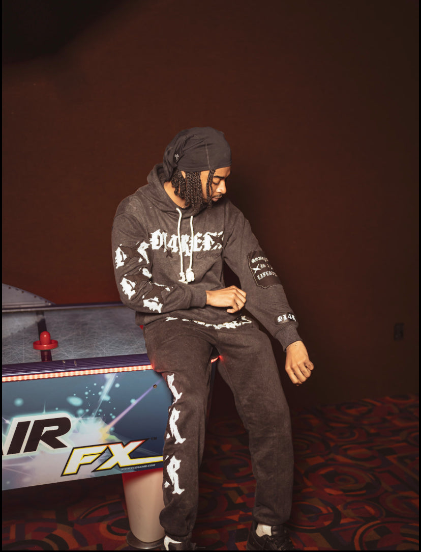 BLACK “Di4RENT” SWEATSUIT